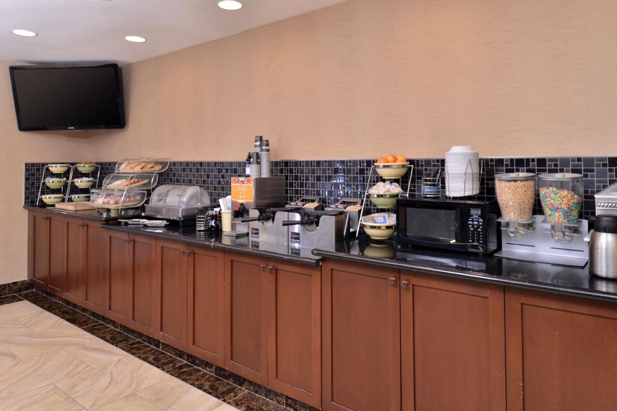 Best Western Woodland Inn Экстерьер фото