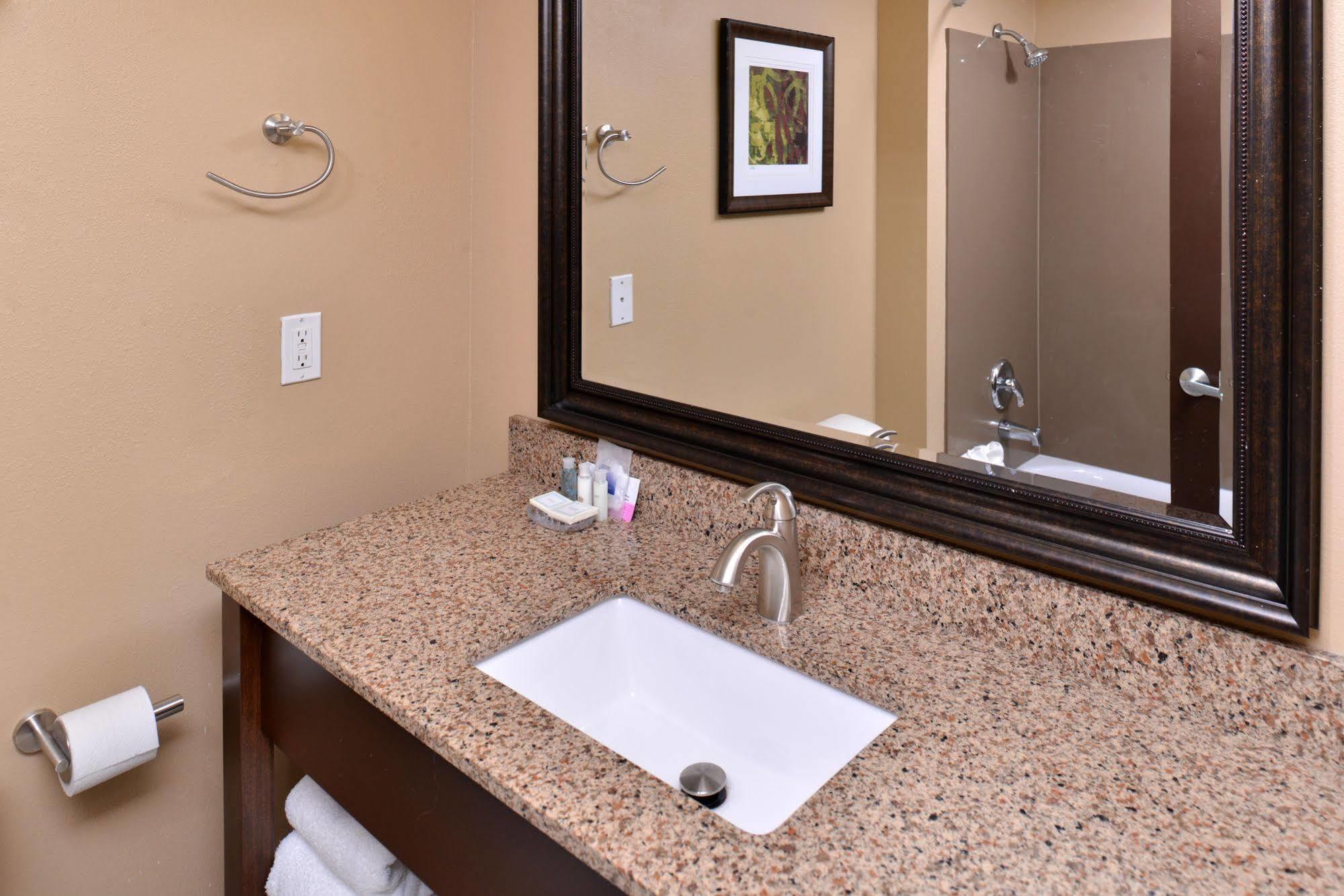 Best Western Woodland Inn Экстерьер фото